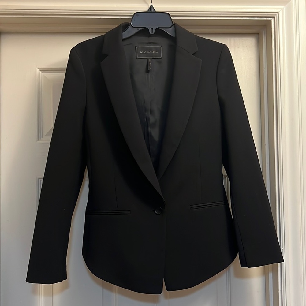 BCBGMaxazria Cropped back blazer